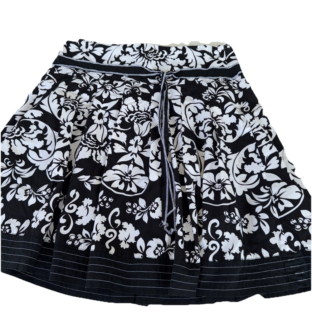 Larry‎ Levin Skirt Size 12 Black White Flowers